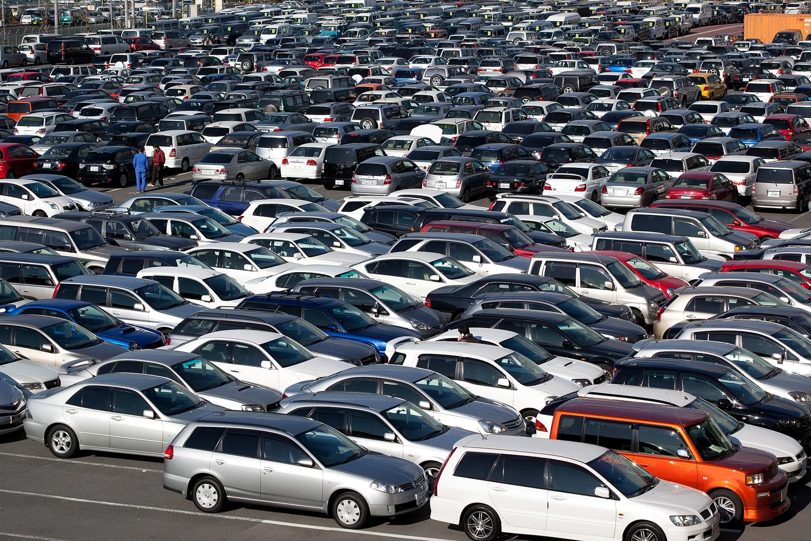 Used cars lined up in the auction yard at HAA Kobe
