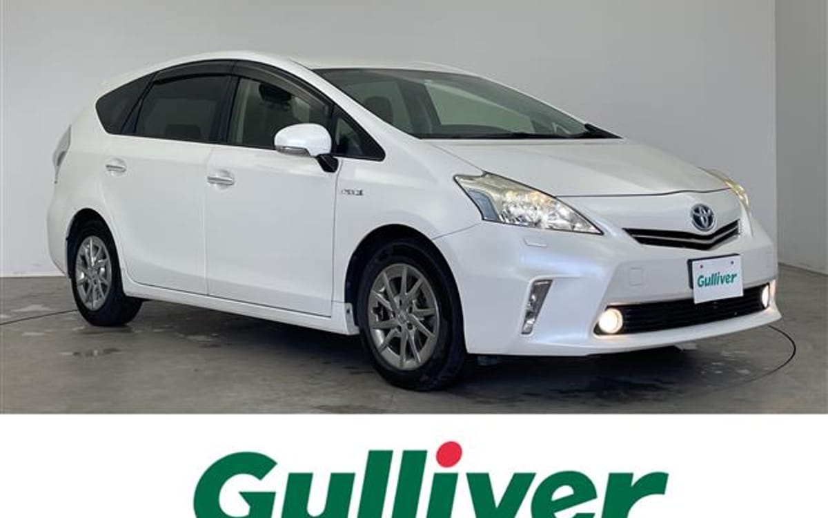 2014 Toyota Prius α 1.8 G — photo 1